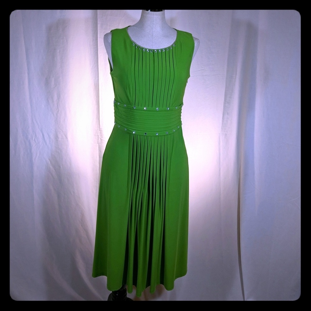 Sangria pleated stretch shift dress 10 M